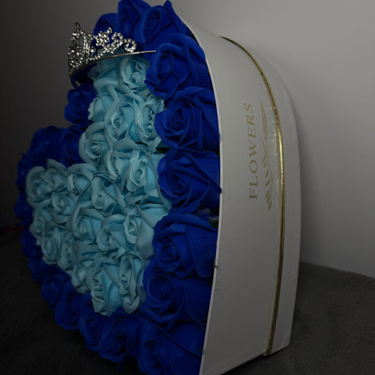 Inimă Regală Albastră – Aranjament Floral Premium