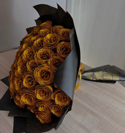 Buchetul „Golden Velvet” – Strălucire și Eleganță fără Egal