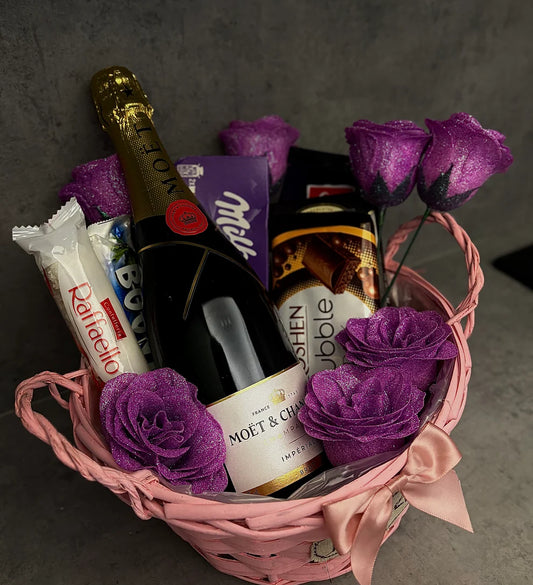Coșul Cadou „Moët & Purple Elegance” – Lux și Răsfăț într-o singură surpriză