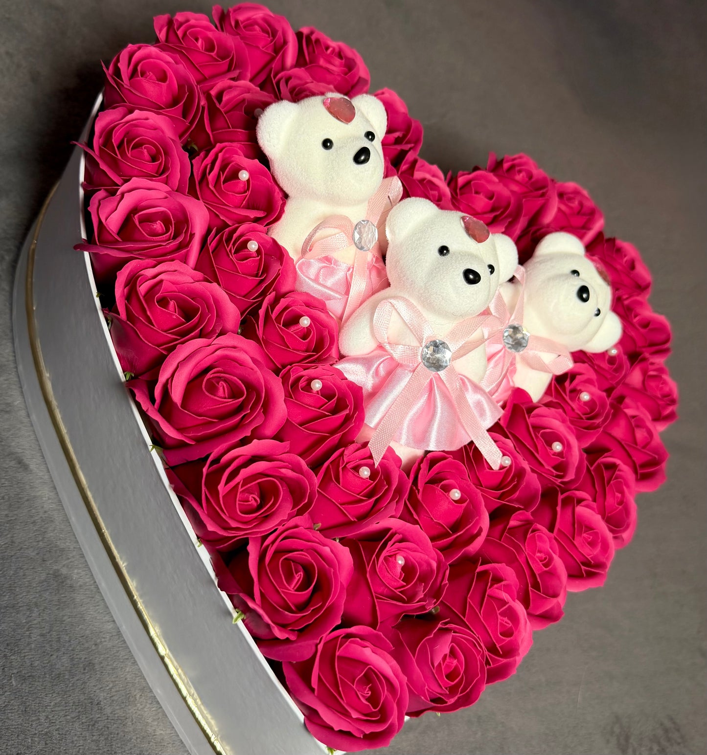 Inimă Regală cu Trandafiri Roz & Ursuleți de Catifea- Cutie mare