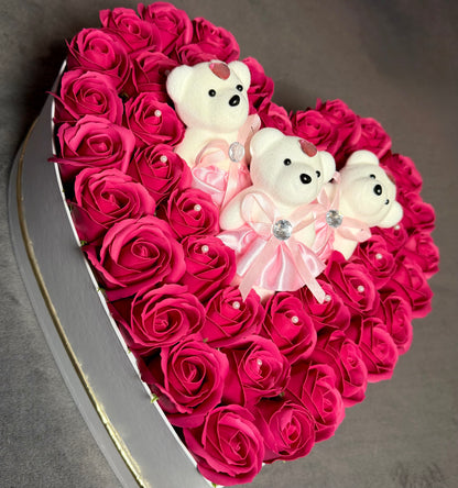Inimă Regală cu Trandafiri Roz & Ursuleți de Catifea- Cutie mare