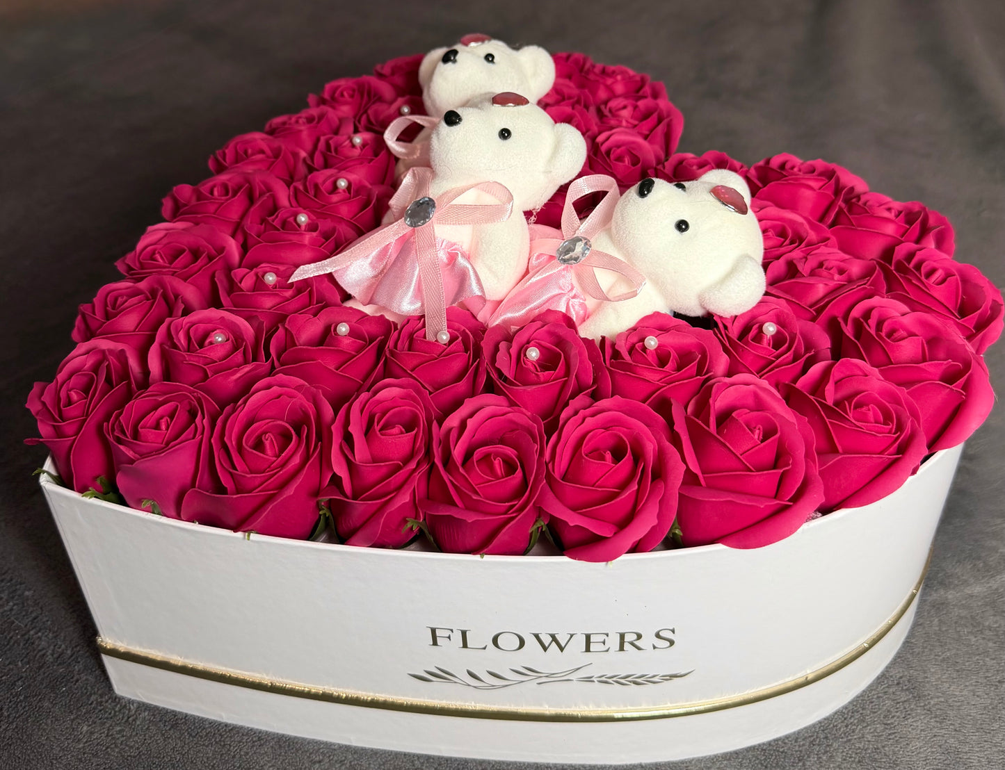 Inimă Regală cu Trandafiri Roz & Ursuleți de Catifea- Cutie mare