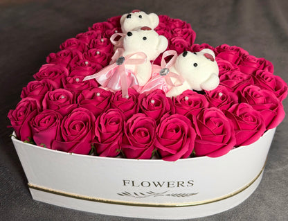 Inimă Regală cu Trandafiri Roz & Ursuleți de Catifea- Cutie mare