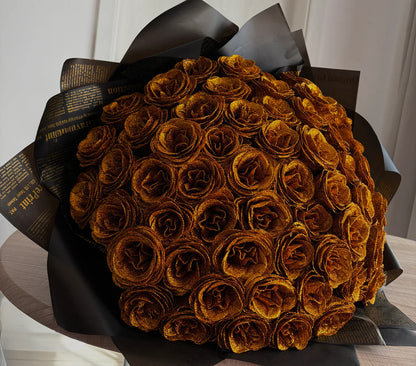Buchetul „Golden Velvet” – Strălucire și Eleganță fără Egal