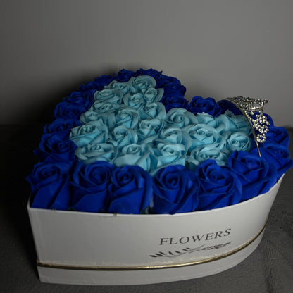 Inimă Regală Albastră – Aranjament Floral Premium
