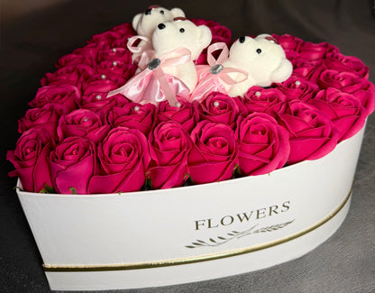 Inimă Regală cu Trandafiri Roz & Ursuleți de Catifea- Cutie mare