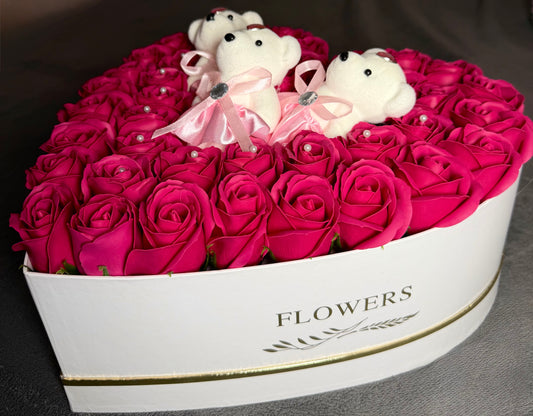 Inimă Regală cu Trandafiri Roz & Ursuleți de Catifea- Cutie mare