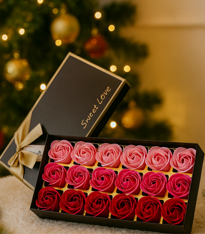 Cutie Cadou „Sweet Love” cu 18 Trandafiri de Săpun – Roz & Roșu