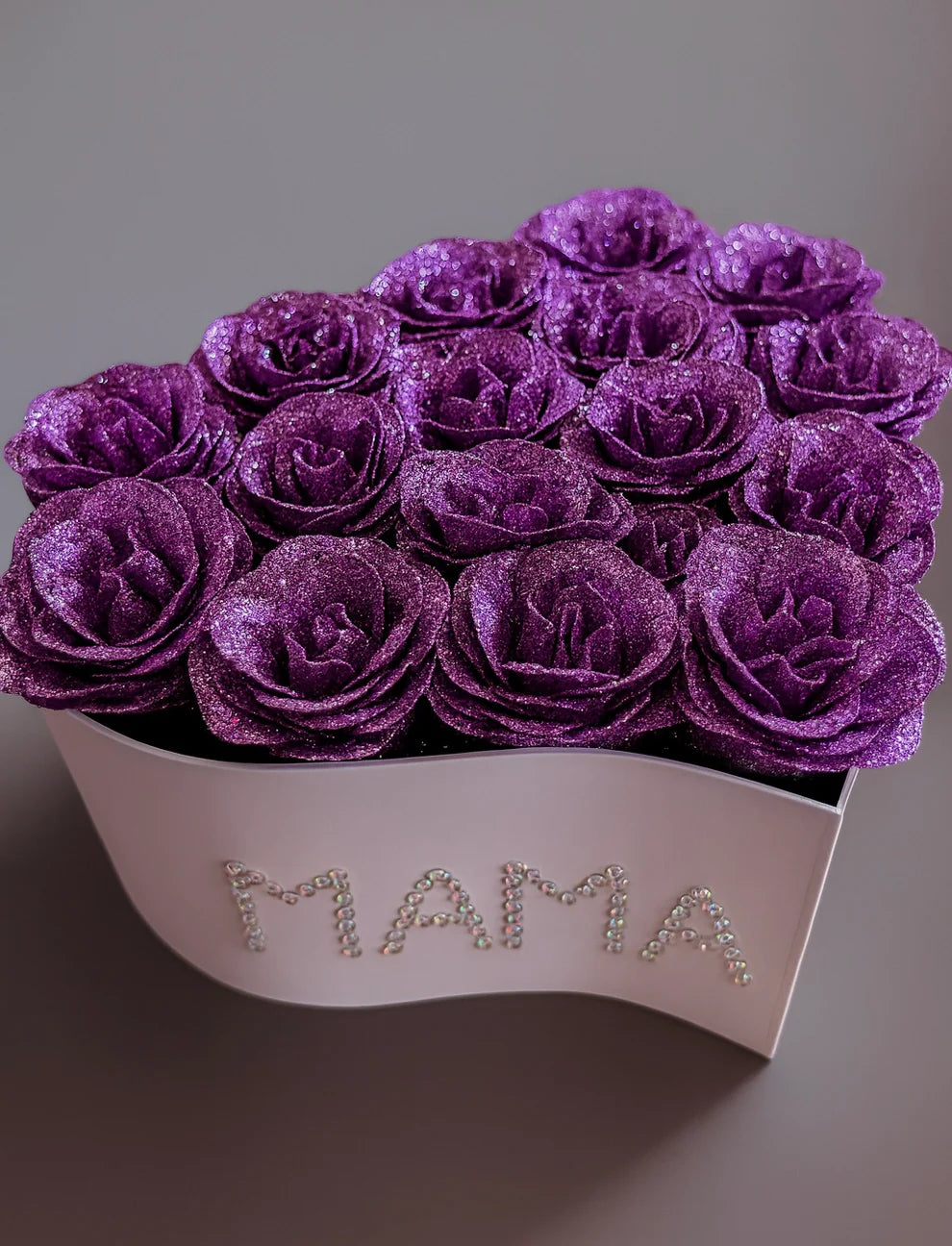 💜 Cutia „MAMA – Strălucire și Recunoștință” – Cadoul care spune „Te iubesc” fără cuvinte