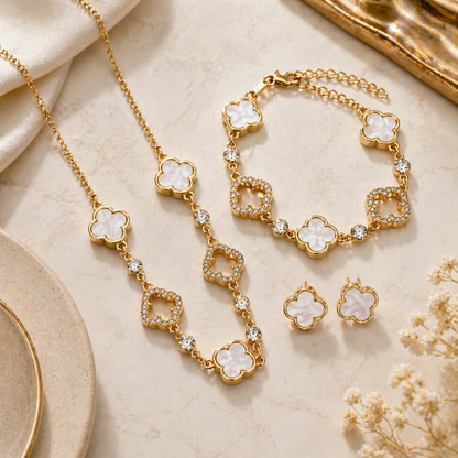 Set Bijuterii Luxury „Élise Clover” – Eleganță Aurie cu Accente Sidefate